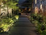 philips-hue-amarant-linear-outdoor-light-4